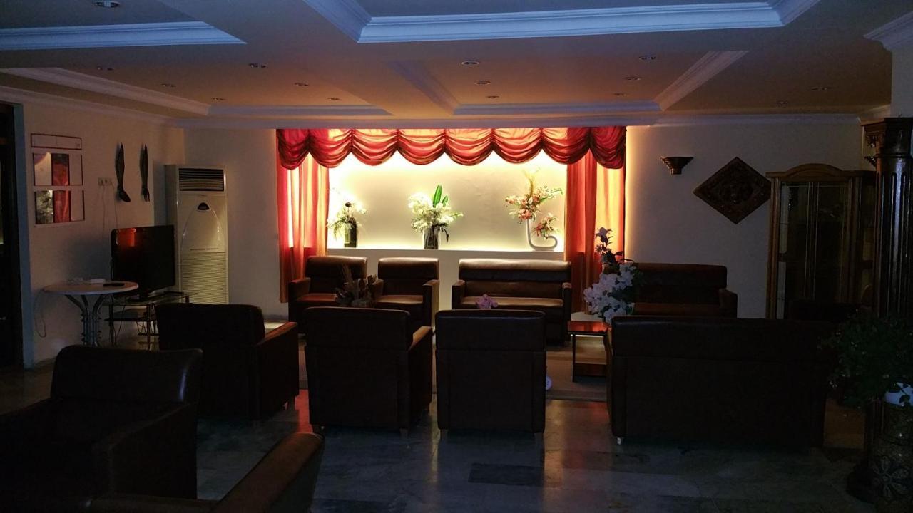 Oezguerhan 3* Side