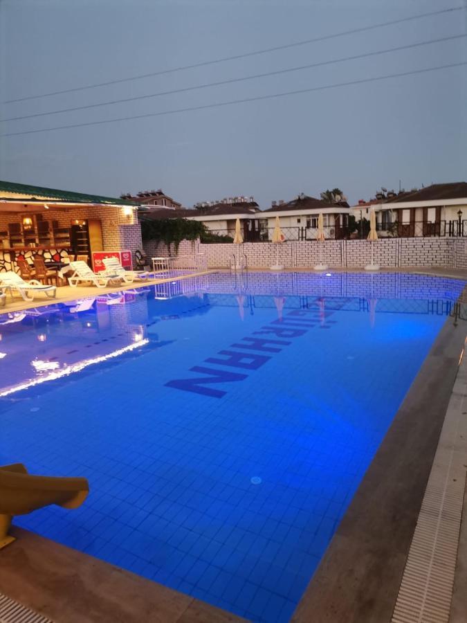 Oezguerhan 3*